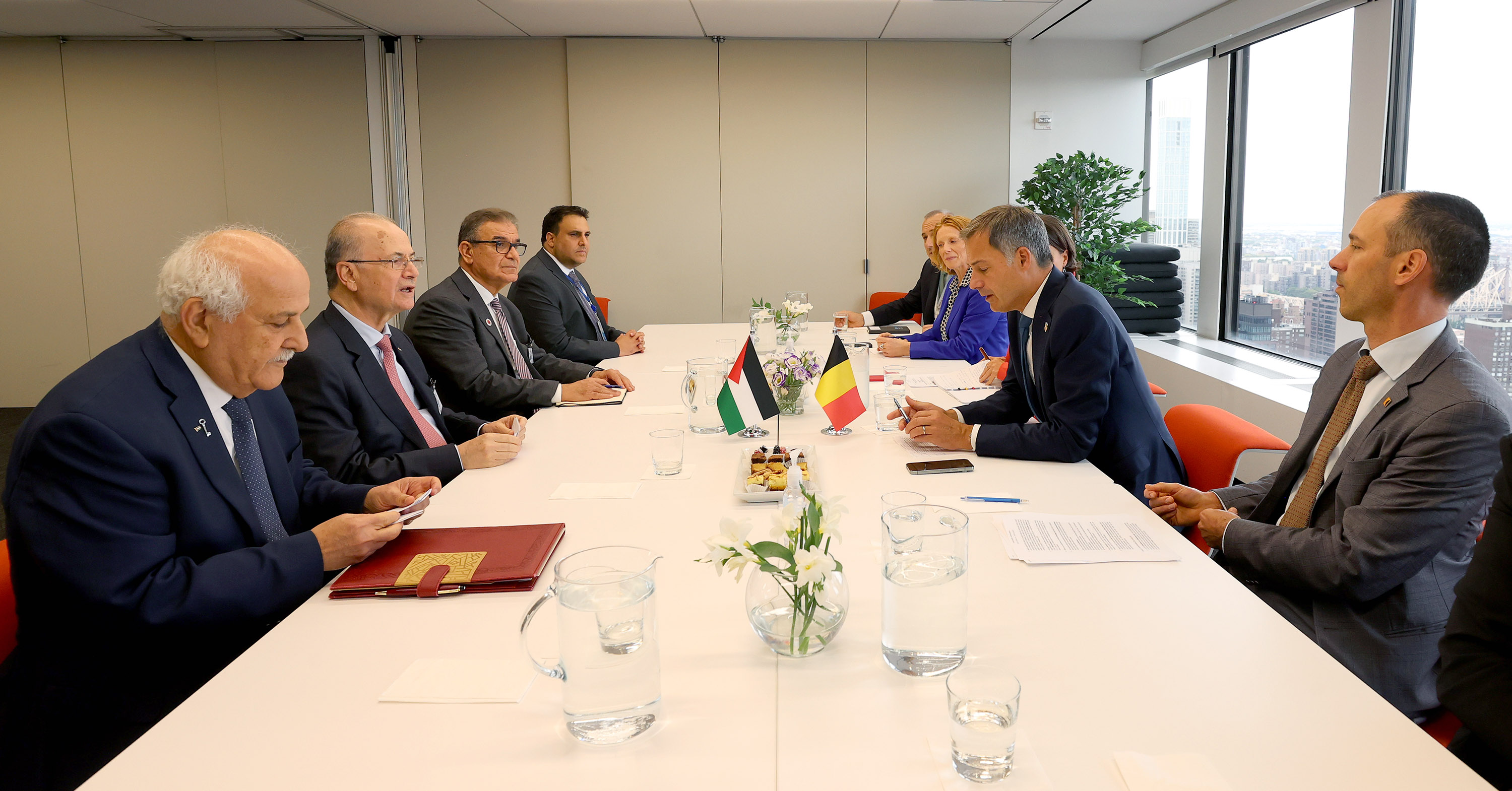 رئيس الوزراء خلال لقاء رئيس وزير بلجيكا في نيويورك